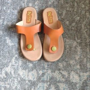 Korks thong sandal. Orange. Size 8